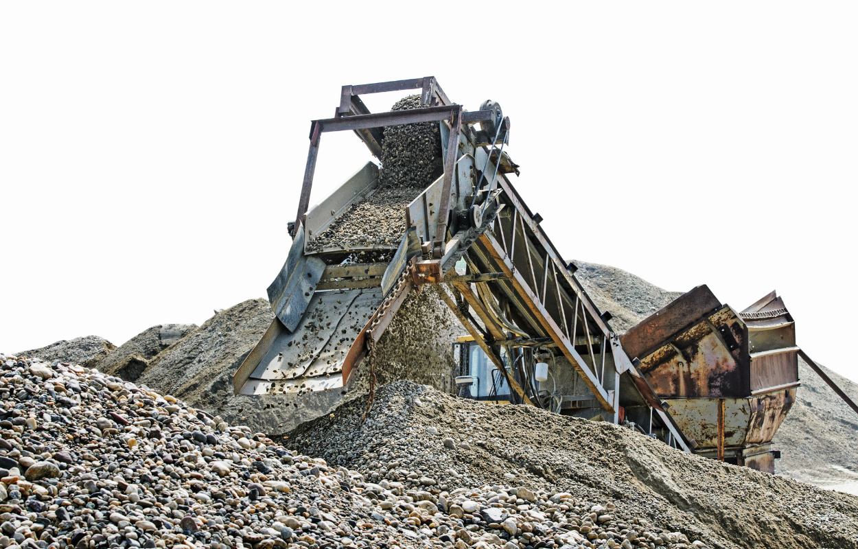 Alvorlig arbejdsulykke i grusgrav på Øde Hastrup Vej: Mand fanget i maskineri