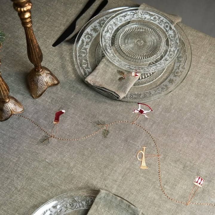 Fjerrenseriet tilbyder juleduge i damask til attraktive priser