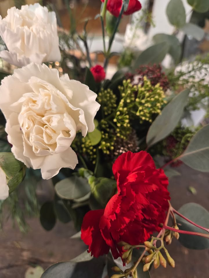 Flore Vida stopper julebestillinger for 2025 og tilbyder buketter to go