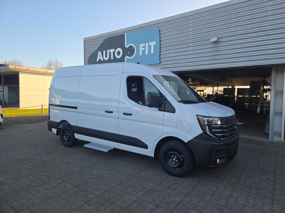 AutoFit A/S monterer Dhollandia varevognslift med delt platform