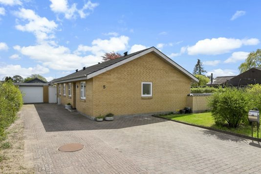 Til salg hos Nybolig Brønderslev & Vrå: Familievilla med skønne udendørsarealer