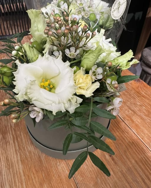 Fynbogården Blomster ApS tilbyder praktiske blomsteræsker til værtindegaver