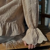 Livingshop Holstebro præsenterer ny elegant bluse fra Stories From The Atelier