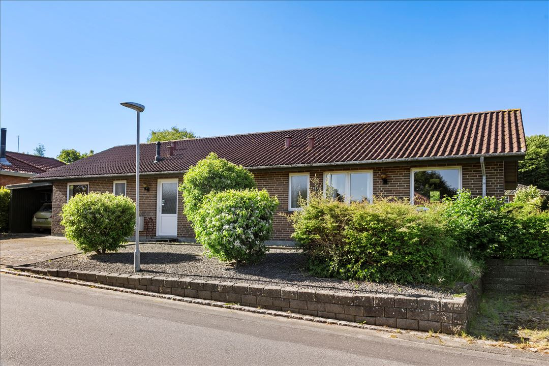 Til salg hos EDC Ejen­doms­grup­pen Struer: Rummelig etplansvilla med god planløsning