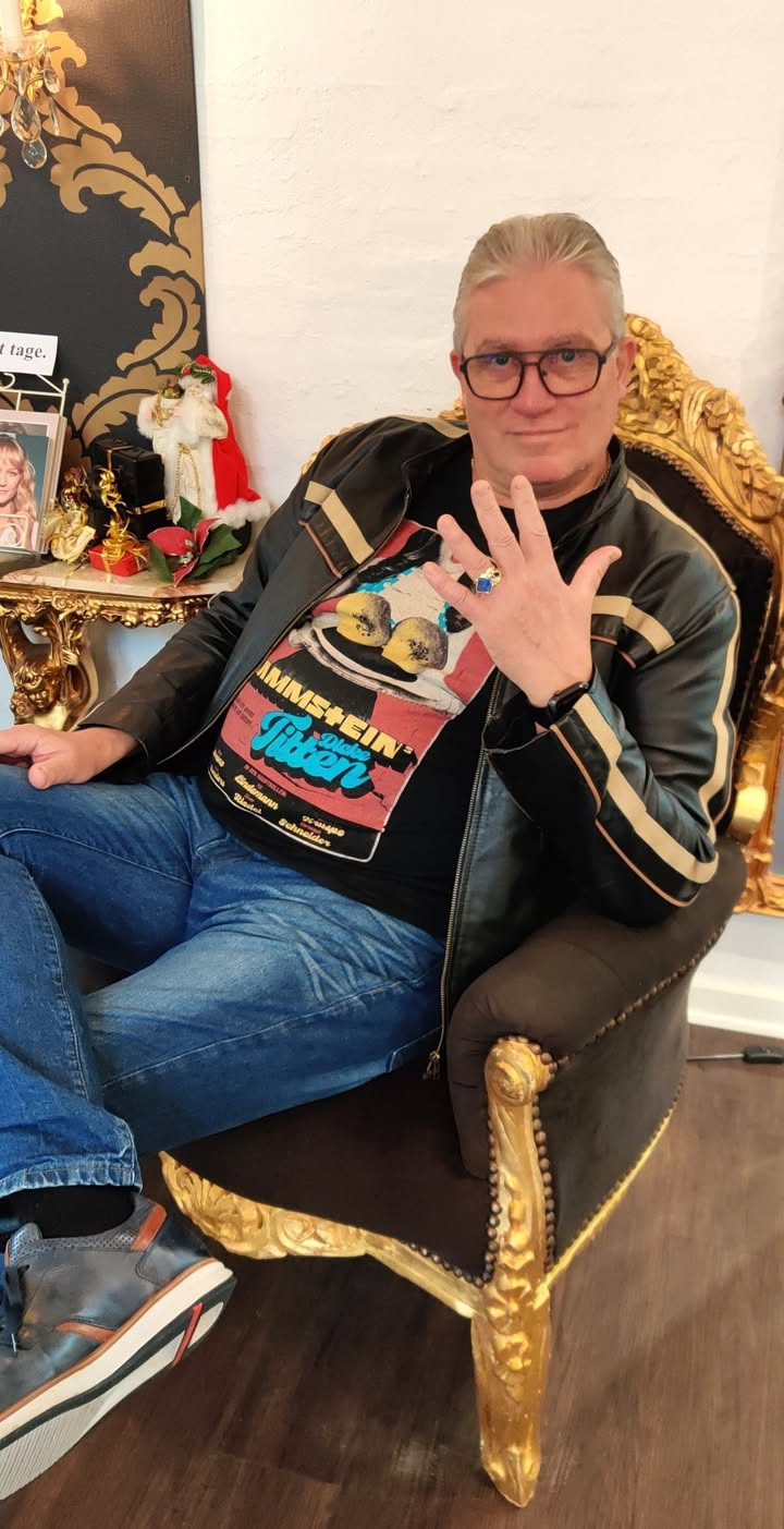 Smykkedesigner Helga Winther skaber mindeværdig ring til ære for en kærlig papmor