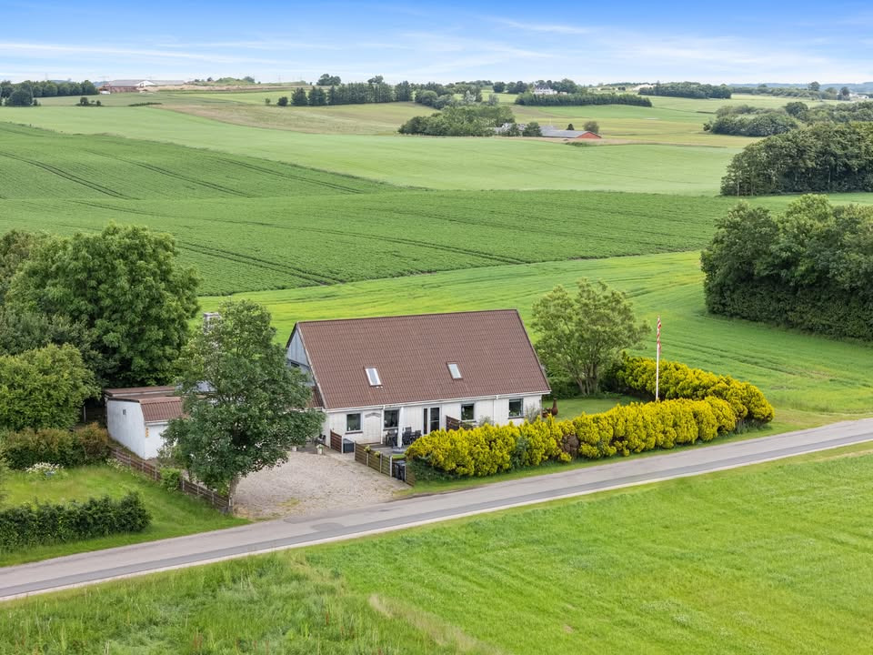 EDC Støvring præsenterer rummeligt hus i naturskønne omgivelser tæt på Støvring