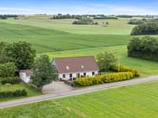 EDC Støvring præsenterer rummeligt hus i naturskønne omgivelser tæt på Støvring