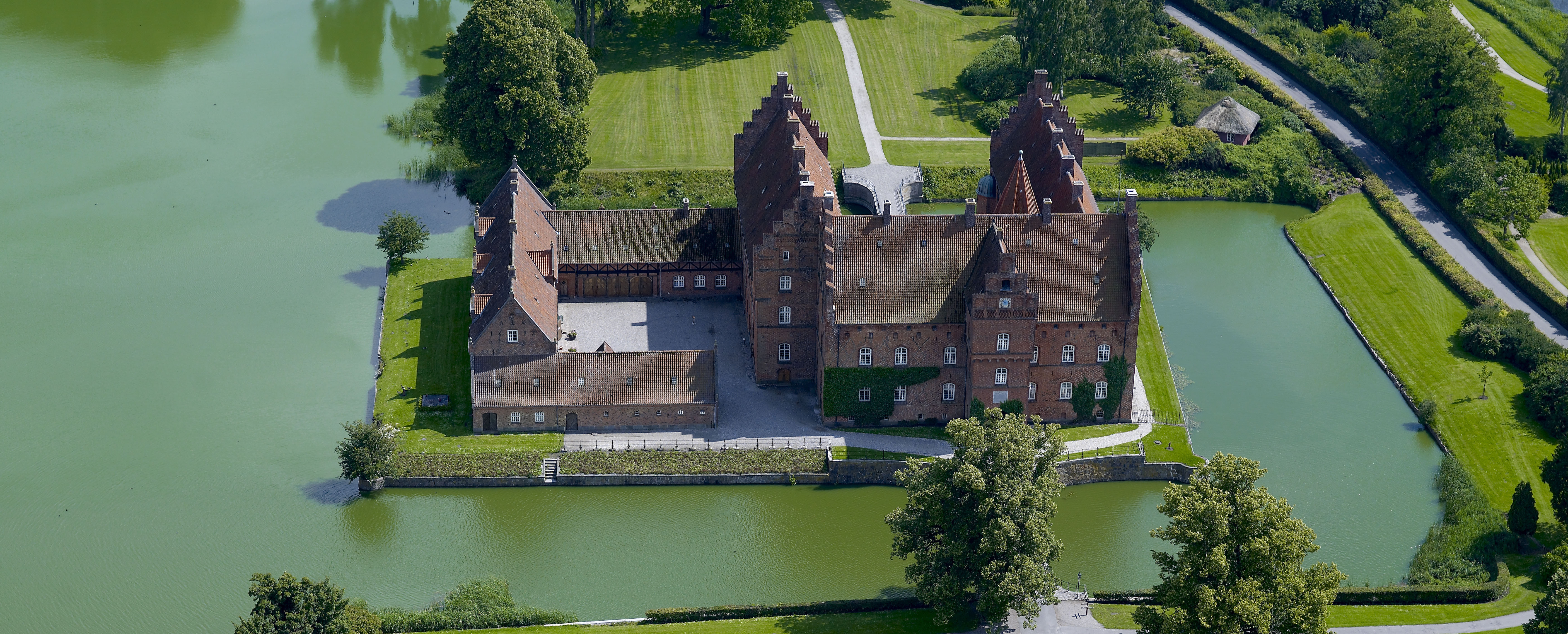 Udforsk Gisselfeld Klosters historie og porcelænssamling