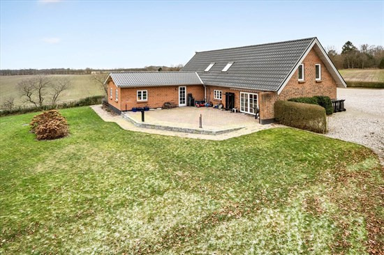 Enghavevej 25 og 1 anden boliger er kommet til salg denne uge i Tjele - se boligerne her.