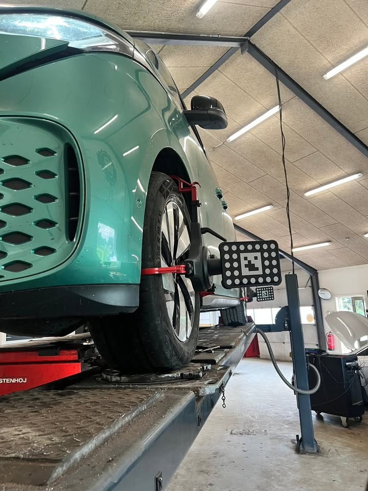 Vittrup Auto laver 4-hjulsudmåling for mindre dækslid og mere komfort