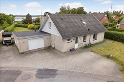 Til salg hos EDC Skive I/S: Lys villa i Dommerby med fjordkig
