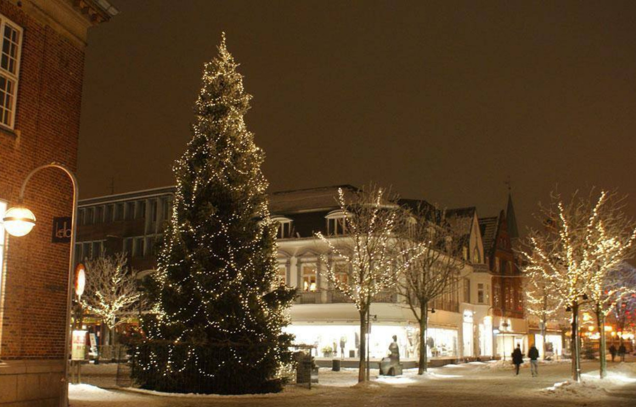 Juletræet tindrer på Torvet i Herning i mere end 80 år