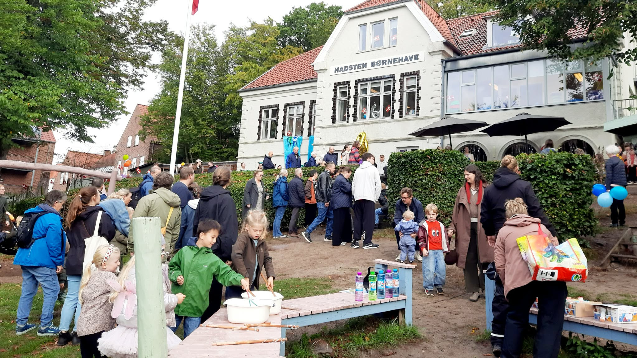 Mange gæster til  60 års fødselsdagen i Hadsten Børnehave