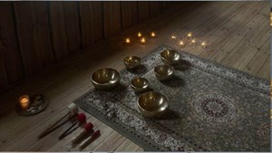 Chakra lydhealing med tibetanske syngeskåle i Lønstrup