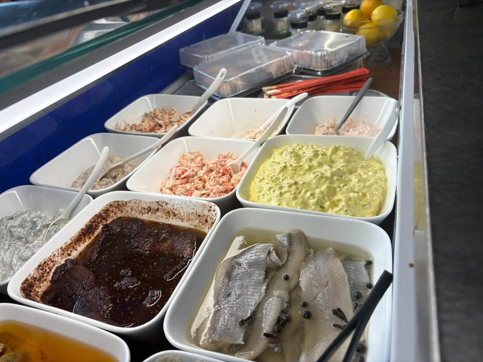 Havnens Fisk Øster Hurup fylder dagens disk med frisklavet sushi