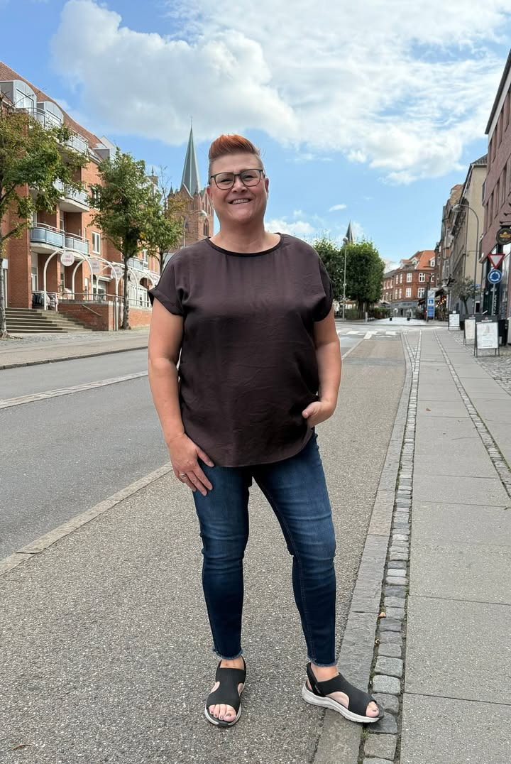 Only Curves præsenterer nye elegante bluser til hverdagsbrug