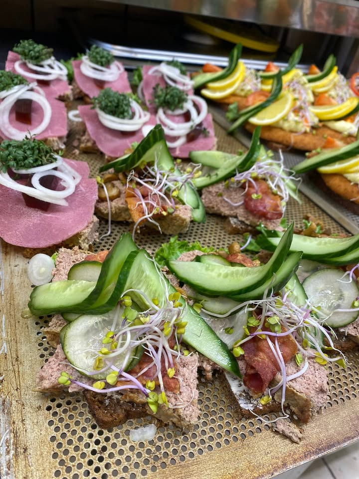 Håndmadder fredagstilbud hos Havnens Fisk Øster Hurup