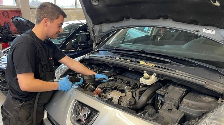 Aunetto lever af tilfredse kunder og ordner alt mellem nummerpladerne 