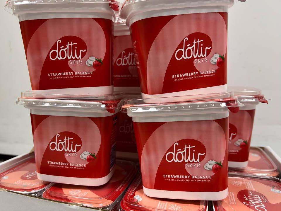 Skyr med jordbærsmag til kun 8 kr hos Min Købmand Øster Bjerregrav