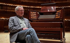 Unik koncertfortælling med Sven-Ingvart Mikkelsen i Langå Kirke