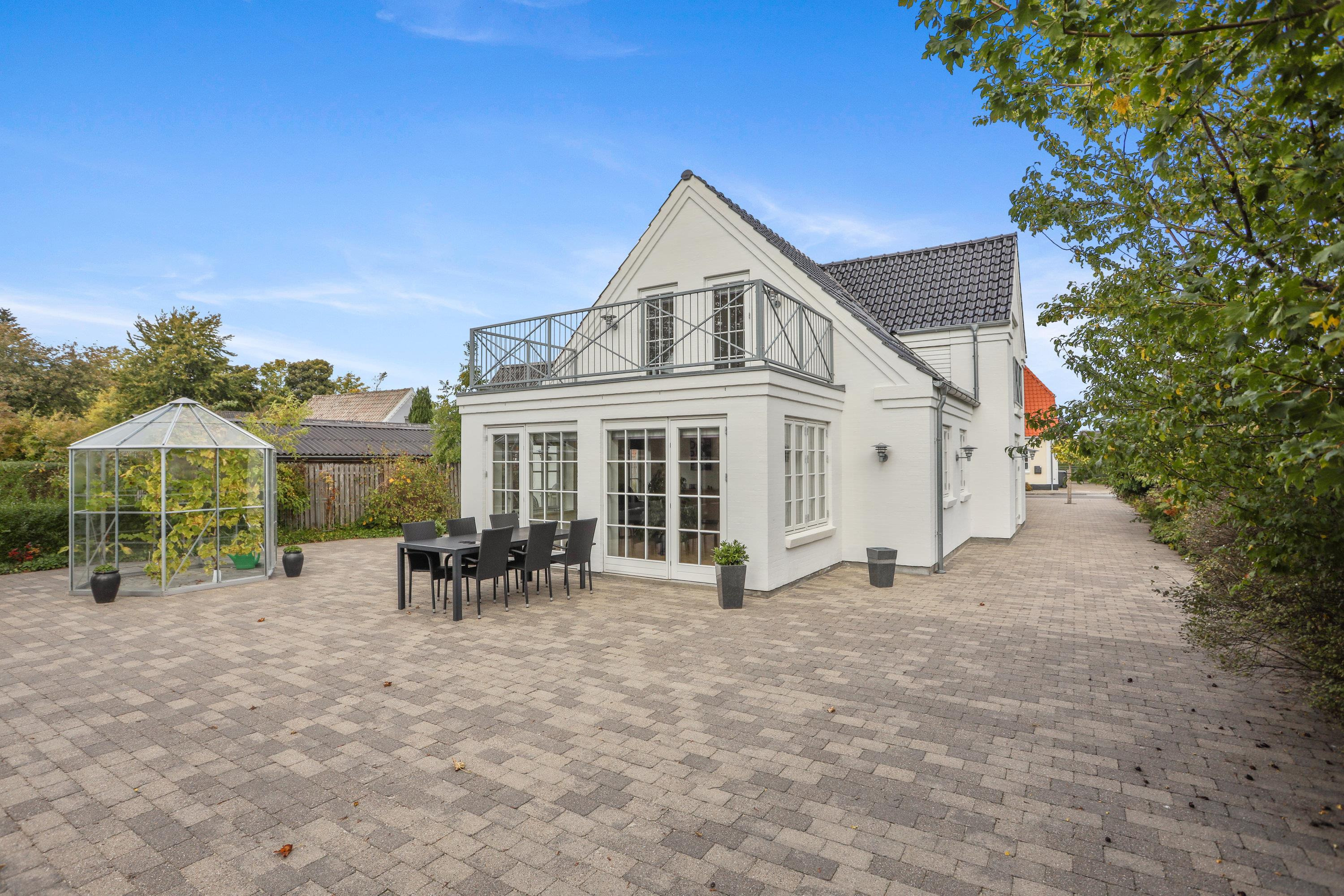 Indflytningsklar og velbeliggende villa fra 2014 i Hjallerup