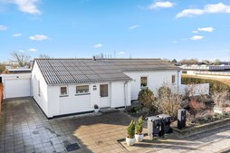 Velindrettet etplansvilla med gode opdateringer og attraktiv beliggenhed