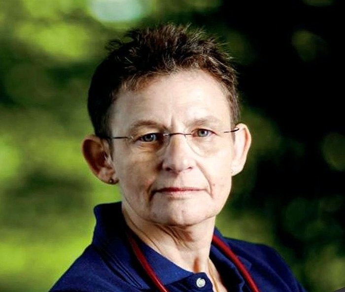 Oplev krigslægen Mamma Docs fascinerende fortællinger i Sankt Markus Kirke