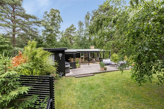 Violvænget 1 og 3 andre boliger er kommet til salg denne uge i Højby - se boligerne her.