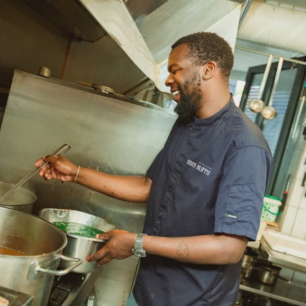 Restaurant Under Klippen støtter FCM med mad til søndagens kamp