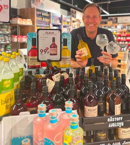 Spar Suldrup sætter RÅSTOFF-glas og valgfri flaske på højkant