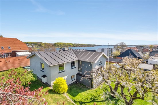Regnbuevænget 9 og 9 andre boliger er kommet til salg denne uge i Skanderborg - se boligerne her.
