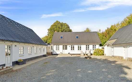 Skolegade 32 og 2 andre boliger er kommet til salg denne uge i Løsning - se boligerne her.