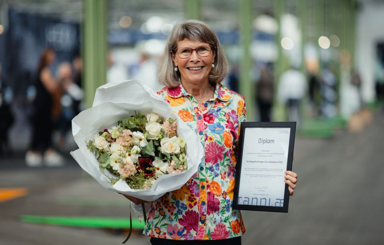 Anita Tracey fra Aalborg Universitetshospital modtager Tandlægeforeningens Sundhedspris 2024
