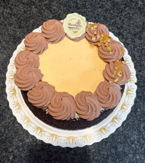 Nordbyens Bageri udlodder ny chokoladekage med appelsinmousse