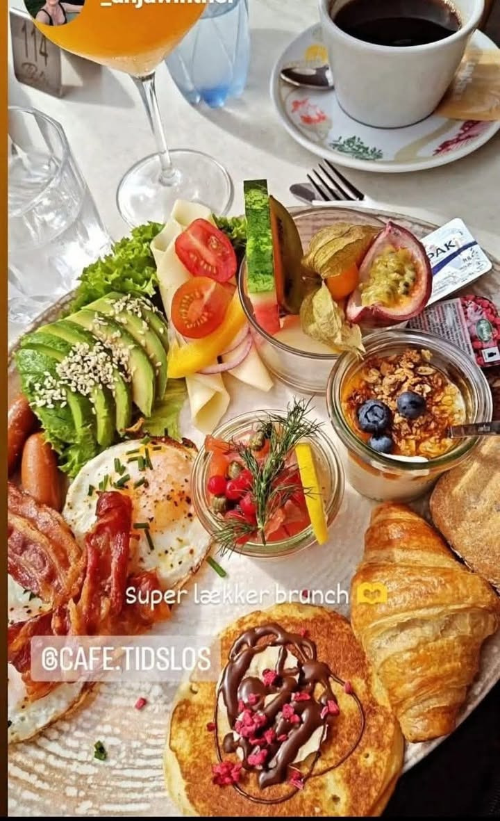 Café Tidslös holder åbent Kristi himmelfartsdag med brunch og solskinsvejr