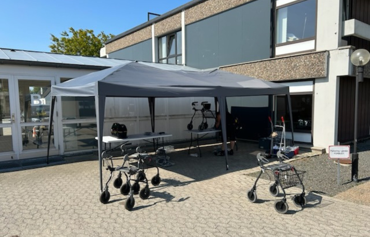 Rollatorer og kørestole er klar til sommerens ture