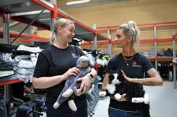 Hjælpemiddelhusets nye hal har plads til både kørestole og Bette Bent