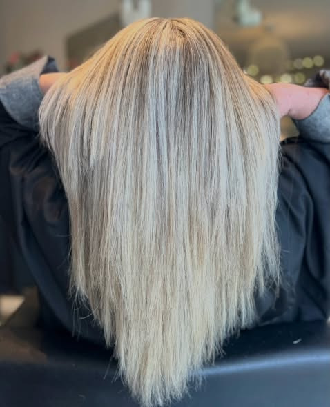 Chlou fremhæver sommerhår med smukt klippet og highlighted look