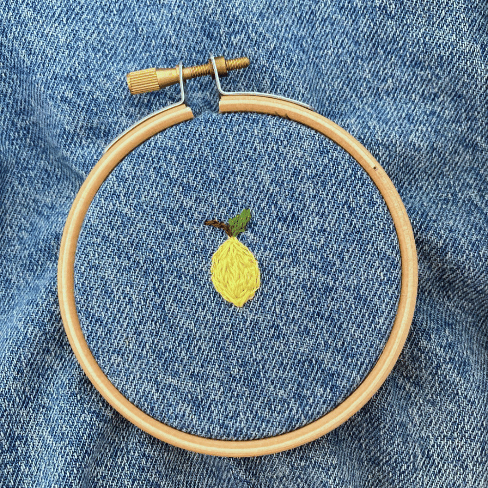 Lær at reparere tøj med broderiteknikker i Brabrand