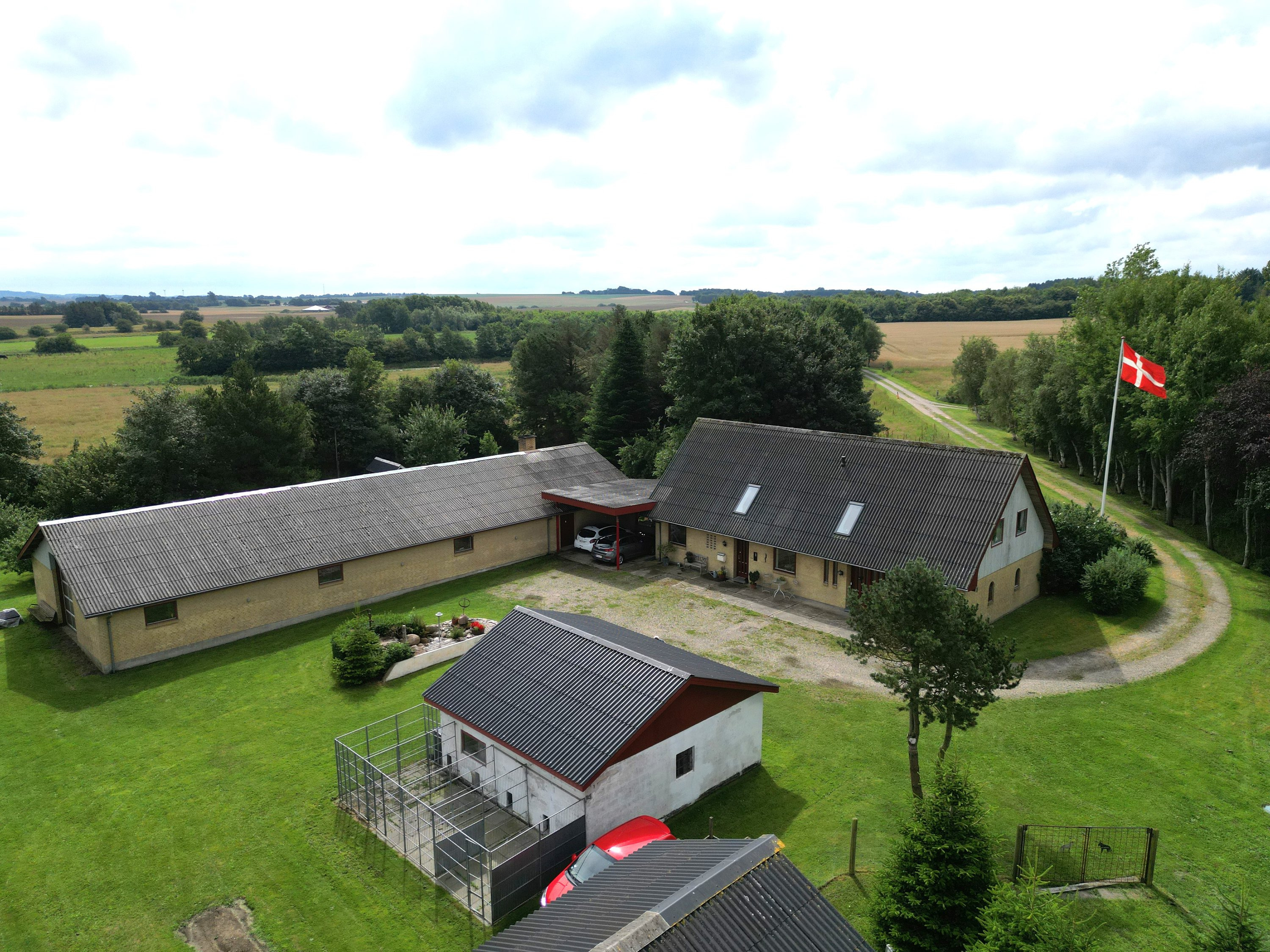 Abildgårdsvej 183 og 2 andre boliger er kommet til salg denne uge i Jerslev - se boligerne her.