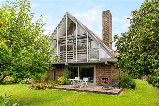 Langdalsvej 49 og 2 andre boliger er kommet til salg denne uge i Brabrand - se boligerne her.