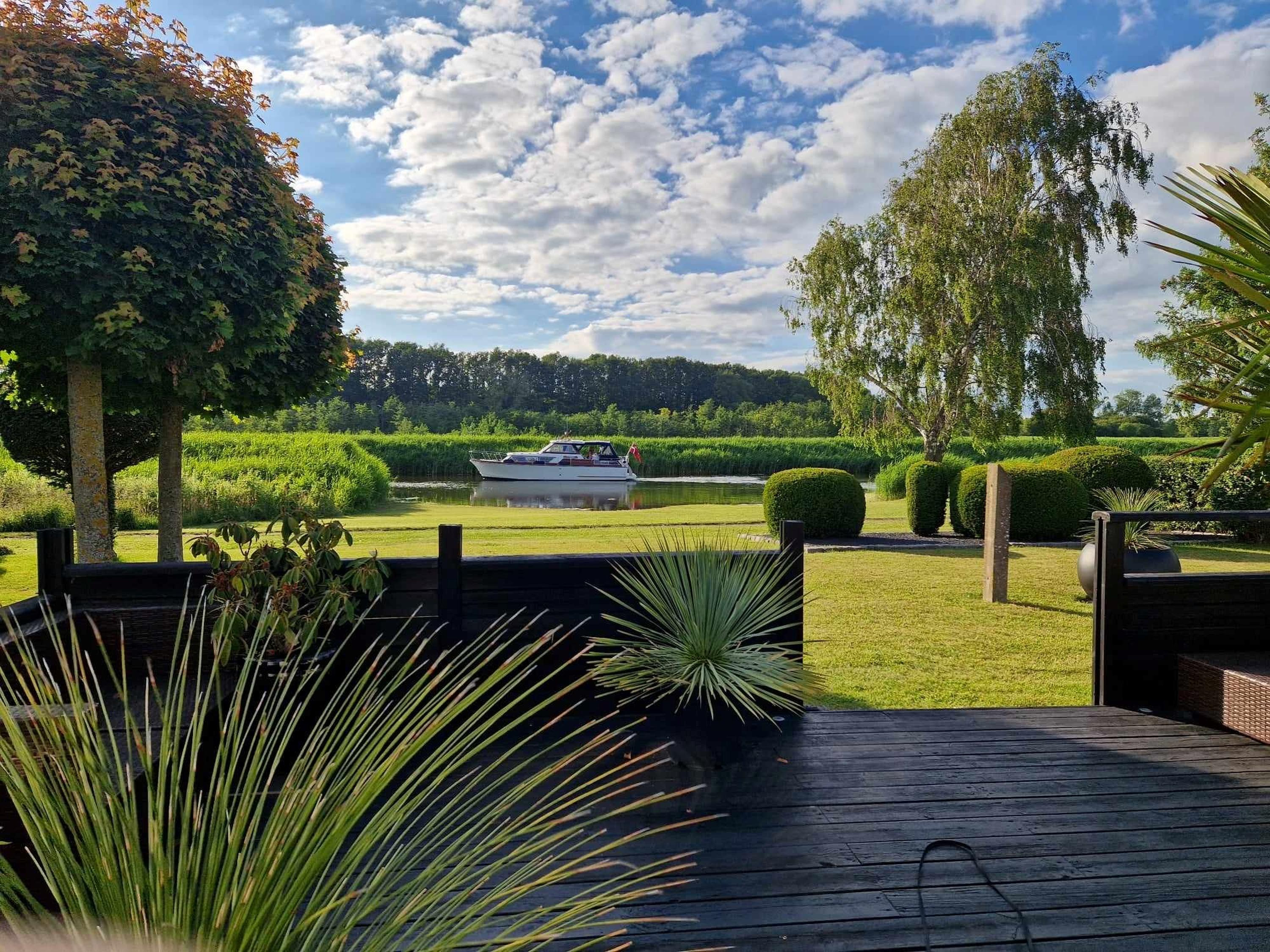 Til salg hos RealMæglerne Næstved by Bülow ApS: Skøn villa med vandudsigt