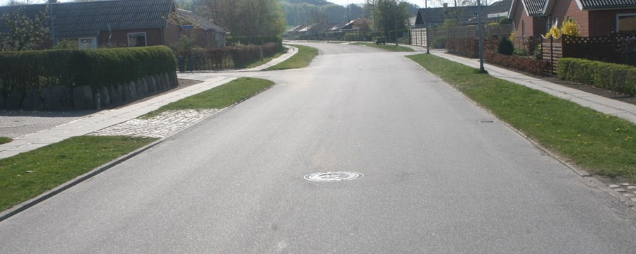 Du må godt: Parkering i skillerabatter er igen lovligt på villaveje i Frederikshavn Kommune