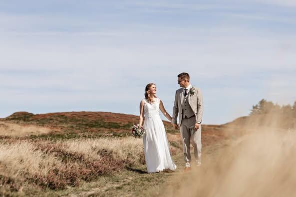 PhotoCare Thisted åbner for 2026 bryllupsbooking efter smukt bryllup ved Oldtidshøjene