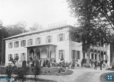 Bag facaden på Silkeborg Bad: Kur, krig og kultur