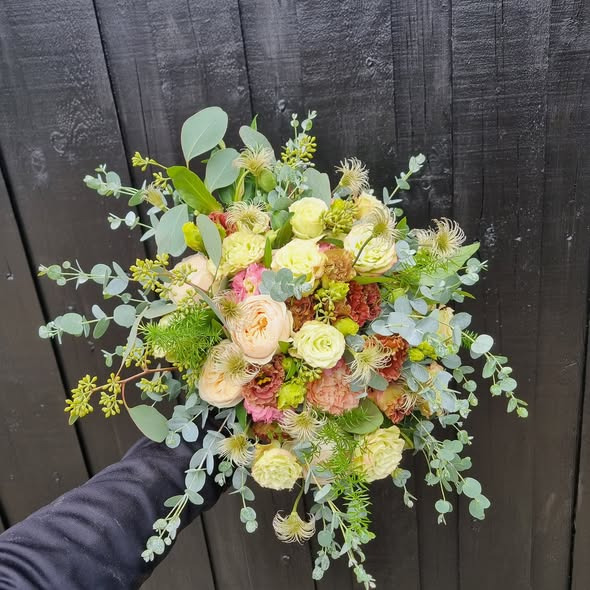Fynbogården Blomster ApS skaber smukke brudebuketter til sommerbryllupper