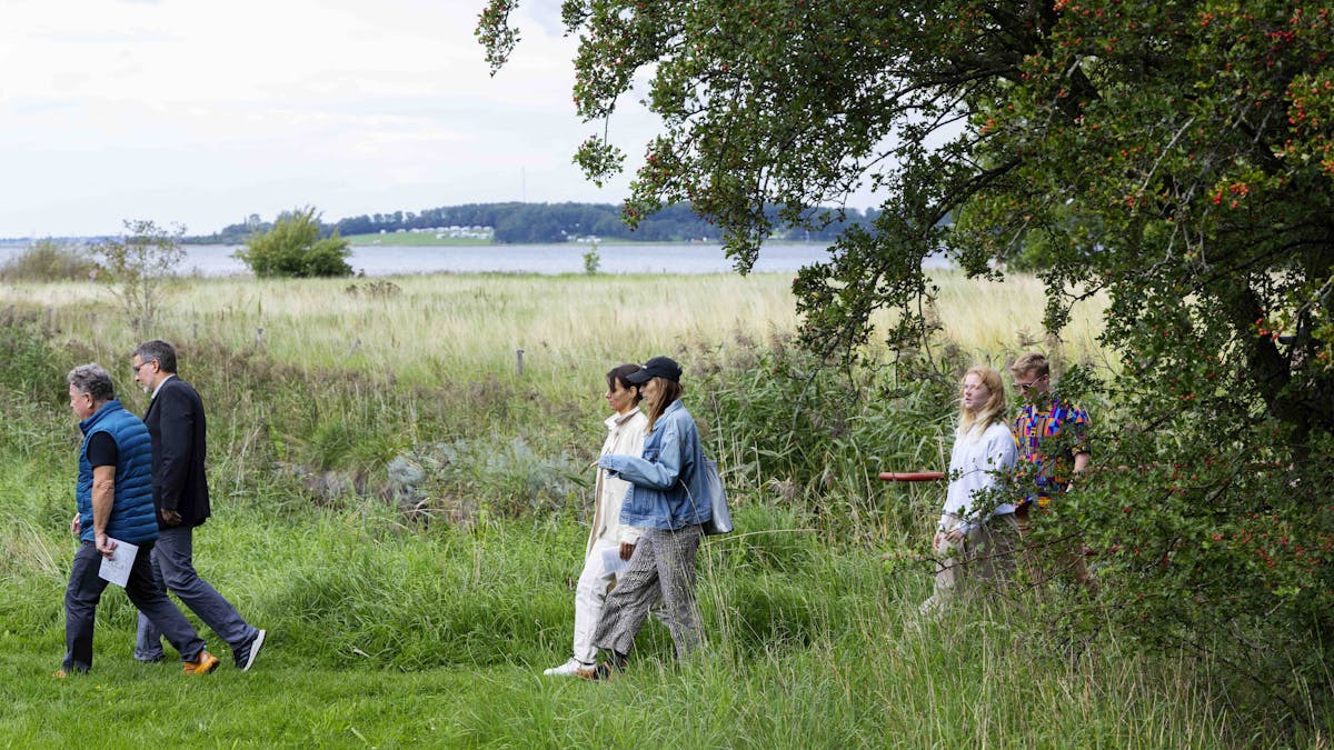Særomvisning i "I mørket beder vi solen huske os" i Sct. Hans Have