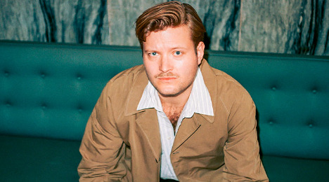 Calby inviterer til intim solokoncert i Odense