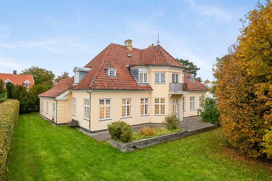 Fredensvej 5A og 1 anden boliger er kommet til salg denne uge i Espergærde - se boligerne her.
