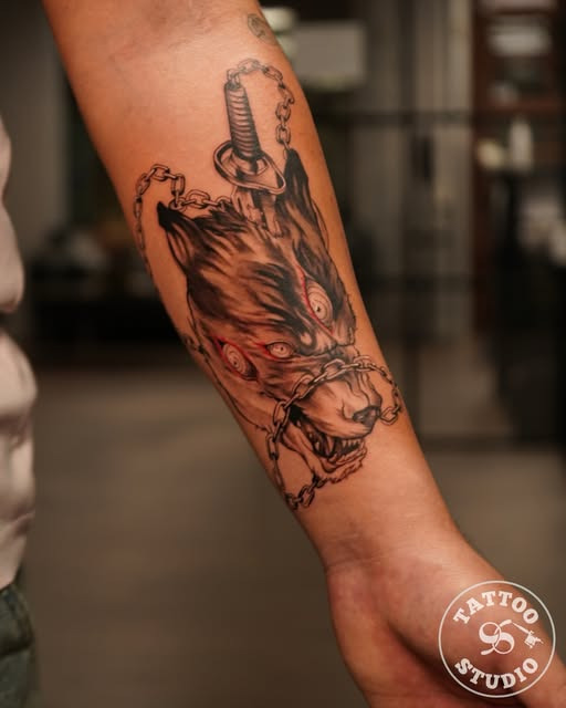 Tattoo Studio 96 Aalborg viser et intenst og råt tatoveringsdesign udført af Quentin Beausejour